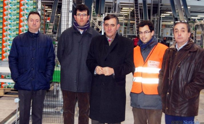 Pardo junto a representantes municipales de El Burgo y San Esteban