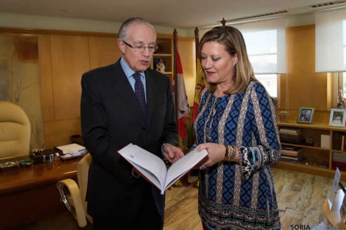 La consejera recibe la memoria