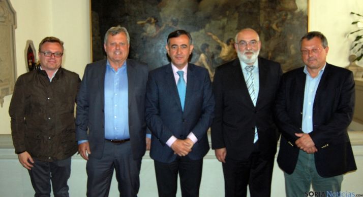 Asistentes a la reunión de trabajo. / Dip.