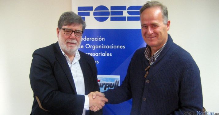 Aparicio (izda.) y Martí, tras firmar el acuerdo. / FOES