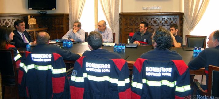 Reunión de los bomberos voluntarios con el presidente de la Diputación este miércoles