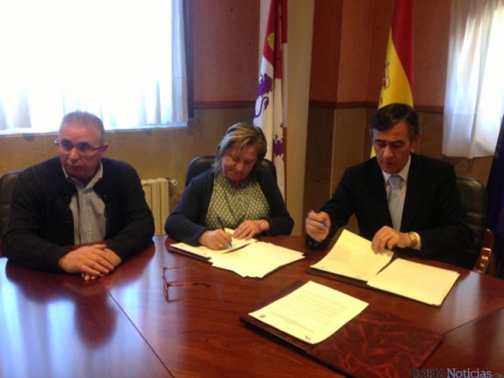 Firma convenio con Vinuesa