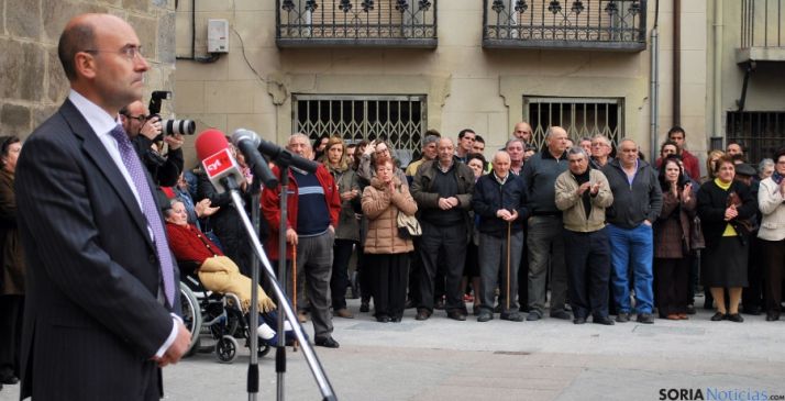 El alcalde de Ágreda, en primer término, en la concentración este miércoles. / SN
