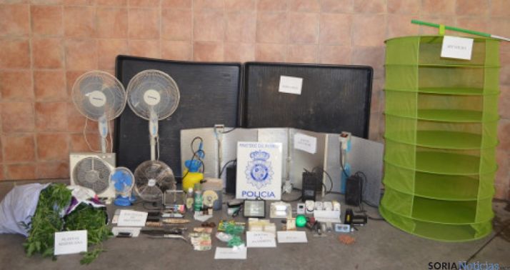 Material incautado por la Policía.