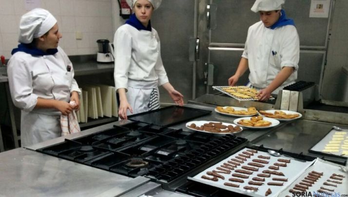 Taller de repostería en CIFP La Merced. / Jta.
