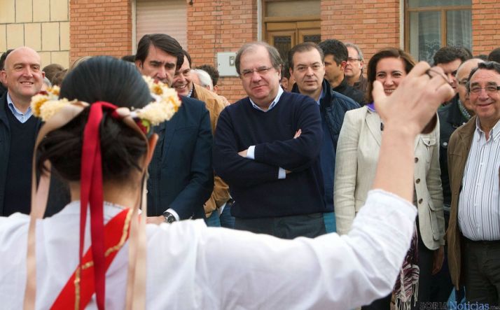 Juan Vicente Herrera, en el centro, este jueves en Villalar. / Jta.