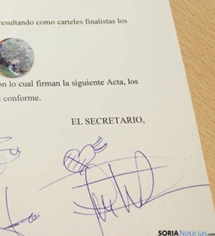 Corazón del cartel dibujado en el acta del jurado