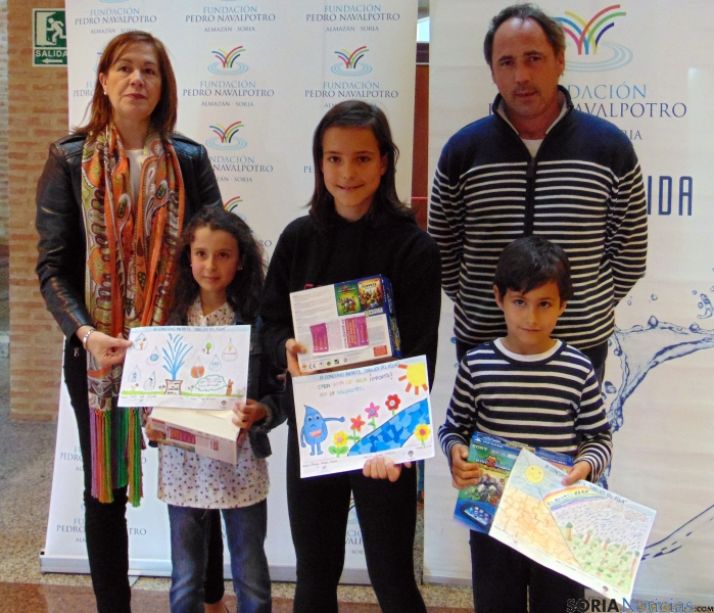 Los niños premiados en el concurso. 