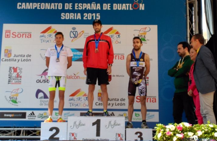El soriano, a la derecha en el podio.