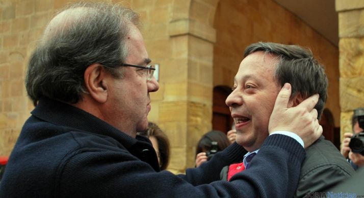 Adolfo Sainz con Juan Vicente Herrera esta tarde de jueves. / SN