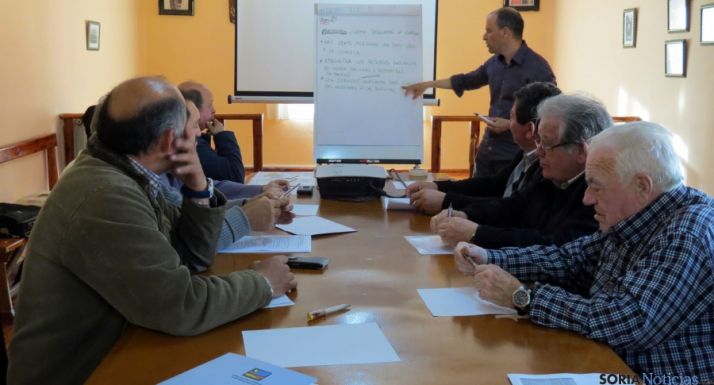Una de las reuniones del grupo de acción local Tierras del Cid. 