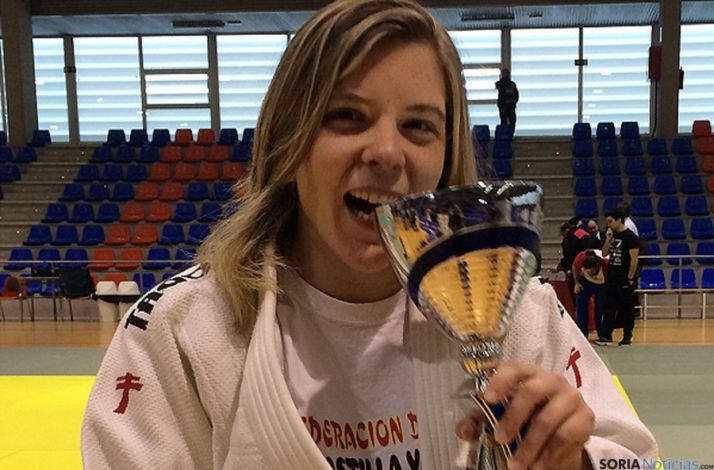 Palomar, con la copa de Castilla y León.