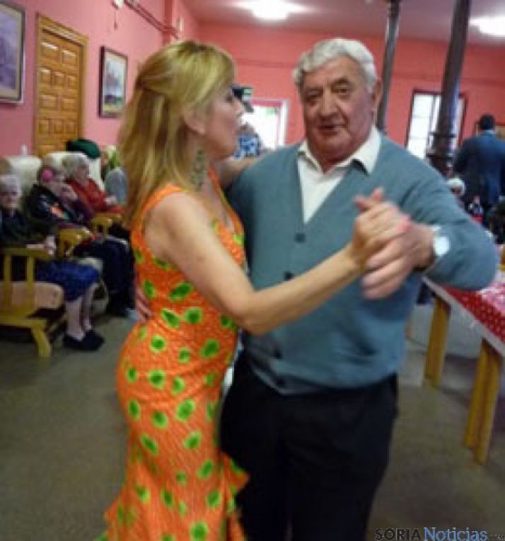 Música y sevillanas en las residencias de mayores del Grupo Clece 