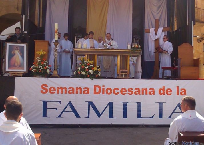 Una misa en la plaza Mayor inicia la Semana Diocesana de la Familia