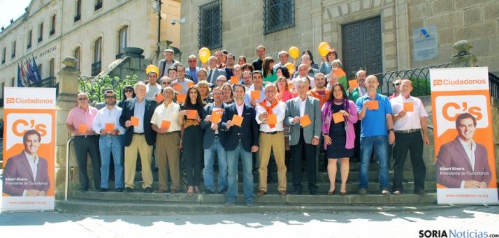 Los candidatos, en la foto de familia. / SN