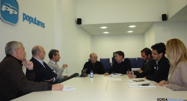 Reunión de los vecinos con Adolfo y su equipo