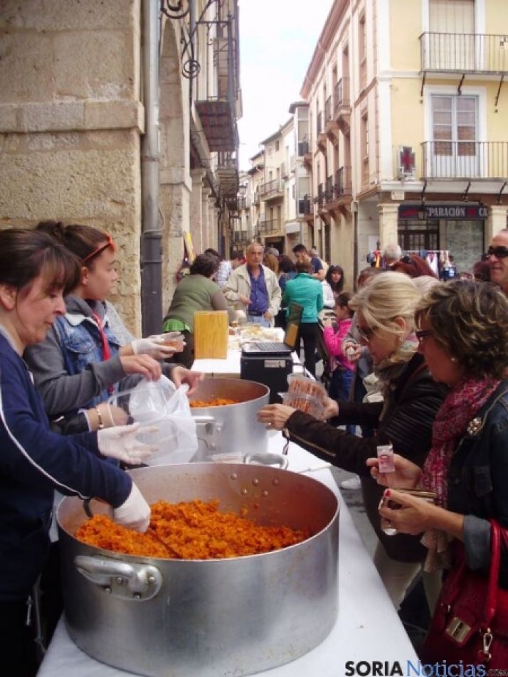 Mercado solidario en El Burgo
