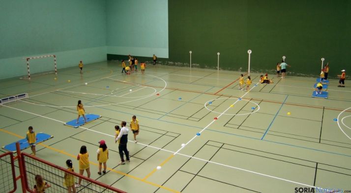 Los niños, en el polideportivo burgense.