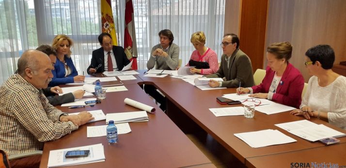 Reunión del Patronato del CAEP bajo la presidencia del delegado de la Junta, Manuel López. / Jta.