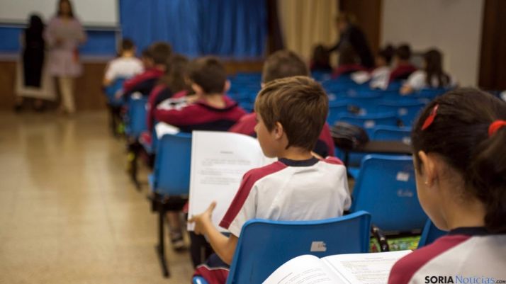 Alumnos de un colegio de Valladolid realizando las pruebas. 