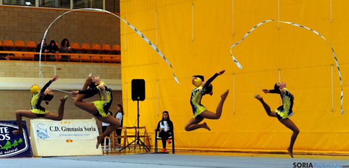 Gimnastas en el pabellón de Los Pajaritos. 