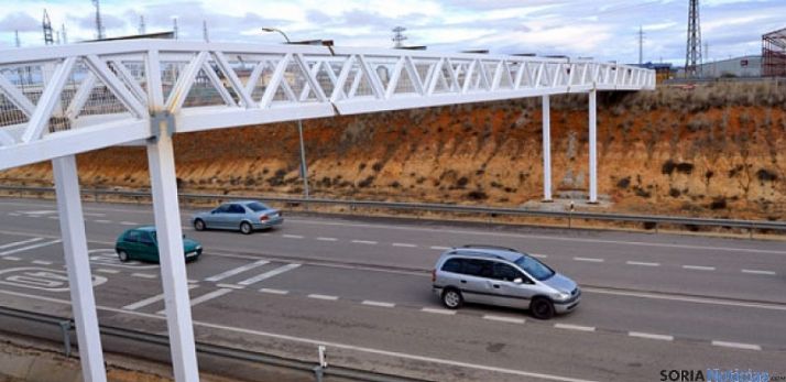 Imagen de la pasarela a Camaretas sobre la N-234. / SN