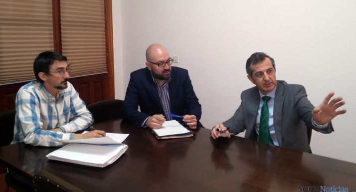 Un momento de la reunión en la UNED.