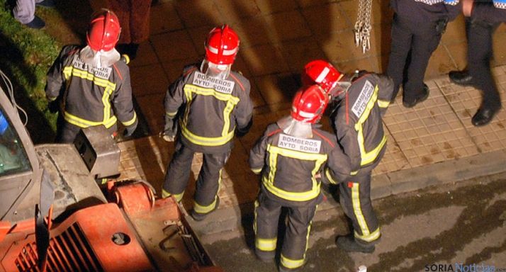 Un grupo de bomberos en una actuación en la capital. / SN