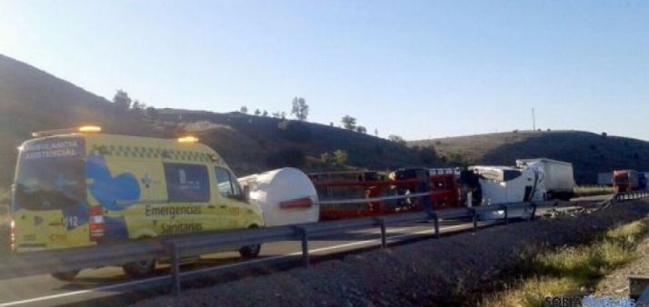 Camión cisterna en la A2