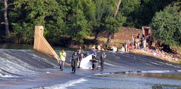 Traslado del cuerpo. / salamancartvaldia.es