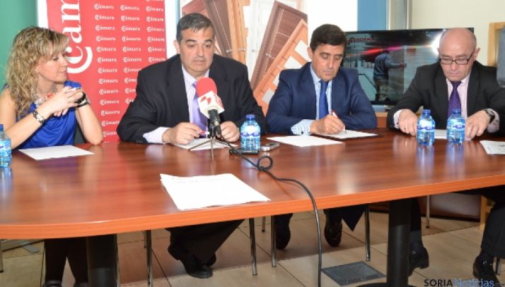 Firma del convenio Cámara-Caja Rural