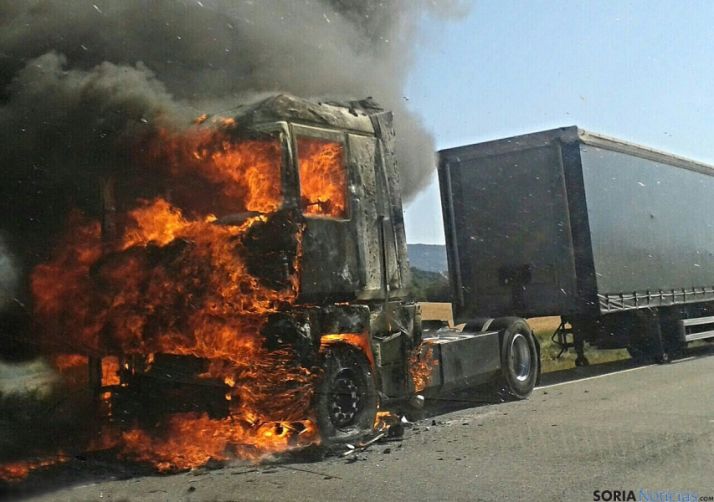 La cabeza tractora en llamas. / SN