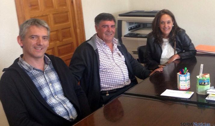 Jesús Ciria (ctro.) tras tomar posesión. / SN