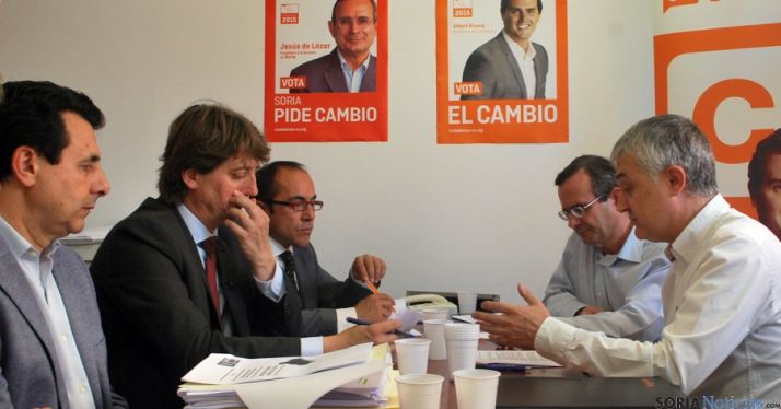 Una de las reuniones entre C´s y el PSOE. / SN
