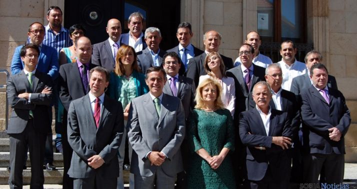 Los miembros de la corporación cesante de esta legislatura, este viernes. / Dip.