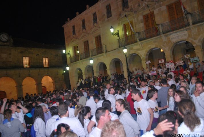 Las cuadrillas, en la plaza Mayor. / SN