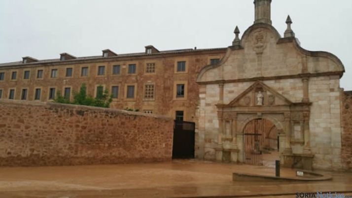 El agua inunda Santa María de Huerta y derriba el cementerio