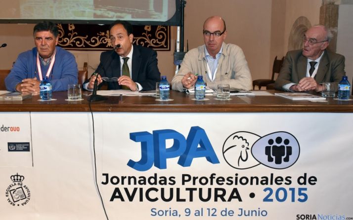 Mesa presidencial en la clausura. / Jta.