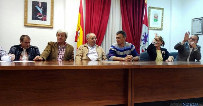 Imagen de la constitución del Ayuntamiento esta madrugada de sábado. / SN