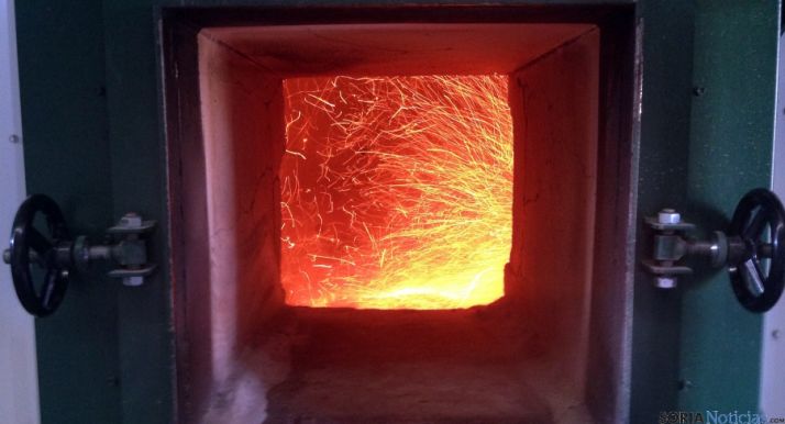 Una de las calderas alimentadas por biomasa de Rebi.