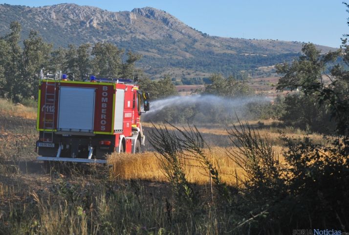 El fuego afectaba a una finca de cereal. / SN