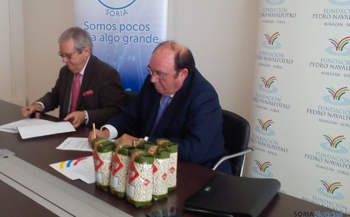 Firma del convenio F.Navalpotro y Banco de Alimentos