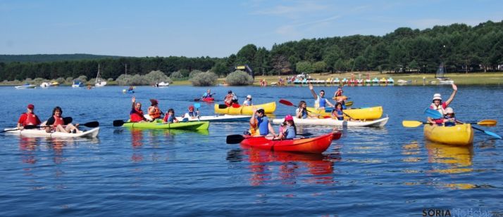 Piragüistas en el pantano. 