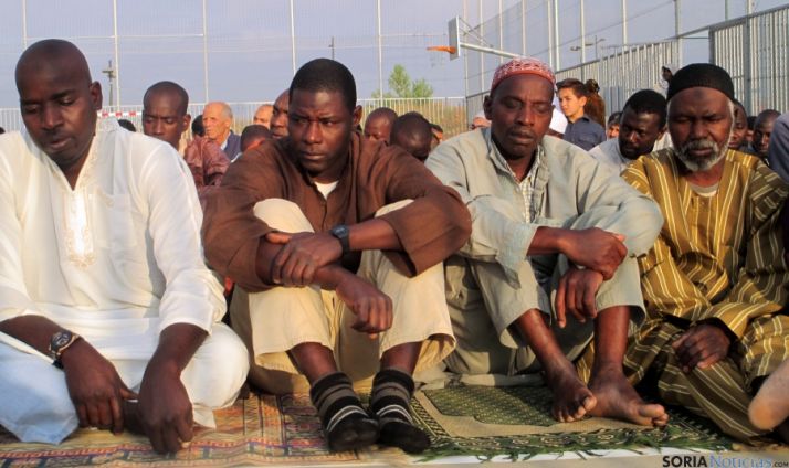 Miembros de la comunidad islámica este viernes.