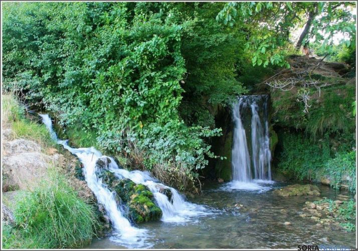 Río Añamaza a su paso por el término de Dévanos