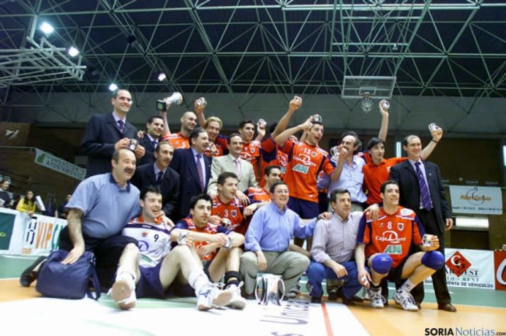 Guíu, arriba izda el segundo