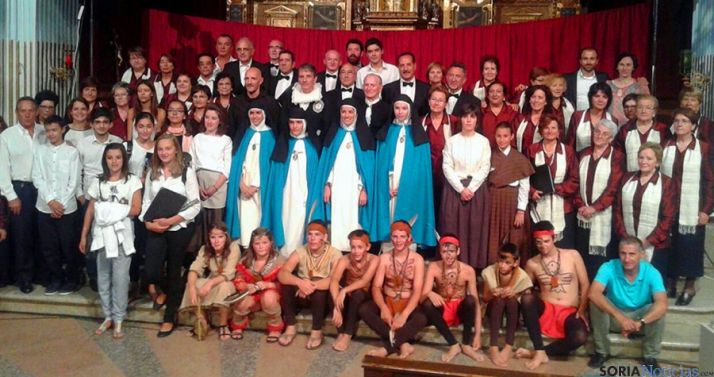 Actores y colaboradores en la obra teatral. 