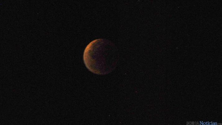 La luna esta noche vista en la capital. / SN