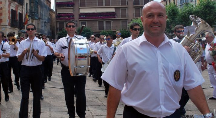 Aceña, director, con la Banda Municipal. / SN