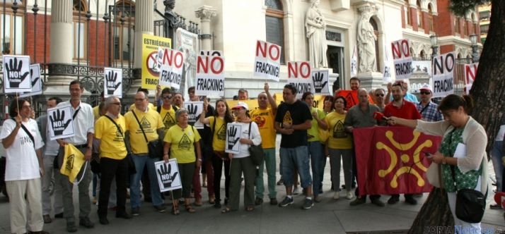 Miembros de las plataformas antifrácking en Madrid. 